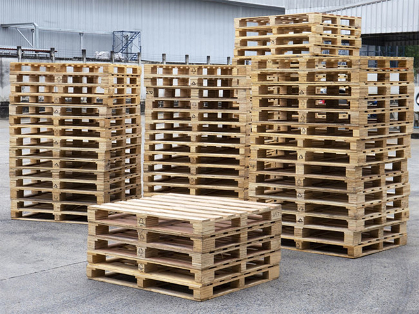 Điều gì làm ảnh hưởng đến giá thành pallet gỗ hiện nay