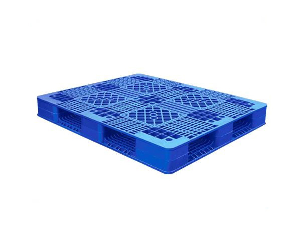 Pallet gỗ và pallet nhựa nên sử dụng loại nào tốt hơn